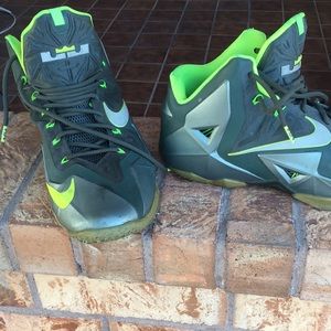 Nike Lebron 11 used heel drag..no tears on sole